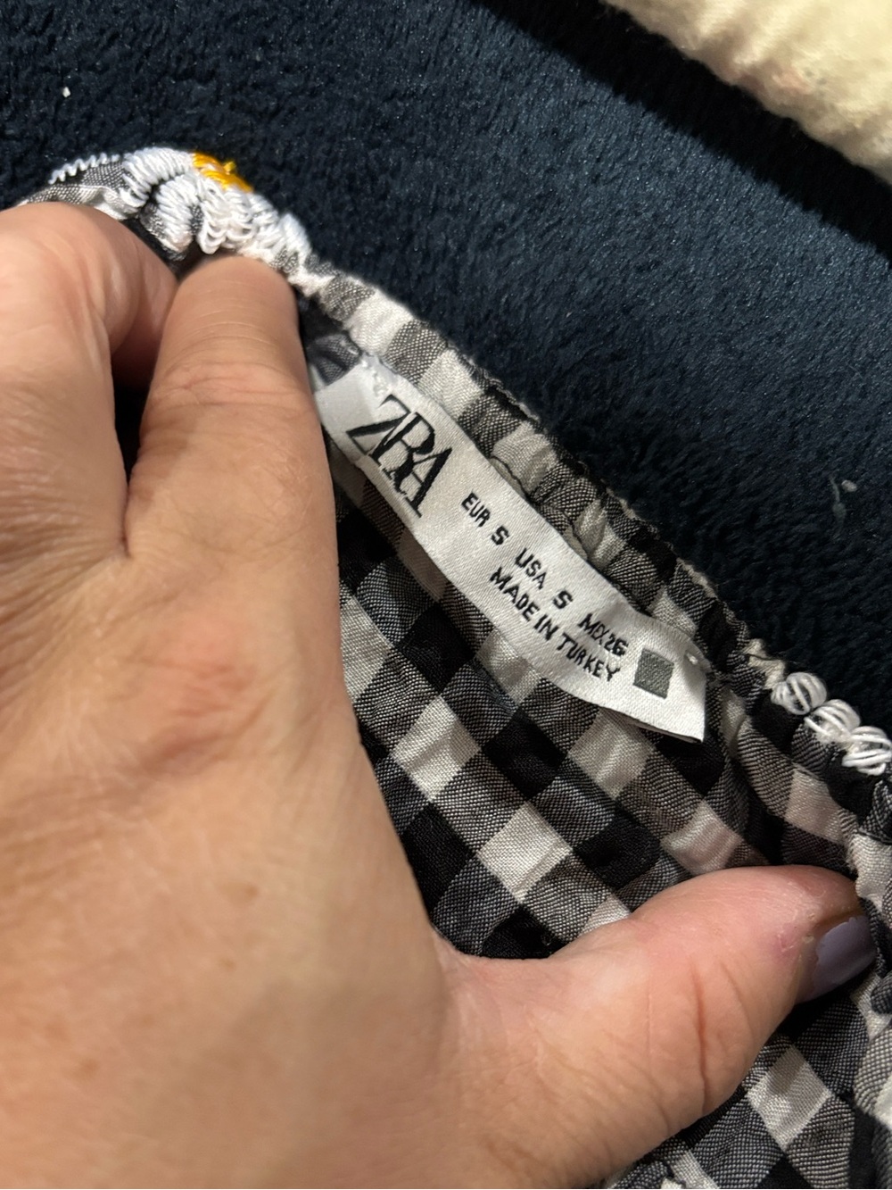 Zara Black & White Gingham Off-Shoulder Daisy Embroidered Crop Top - Picture 7 of 7